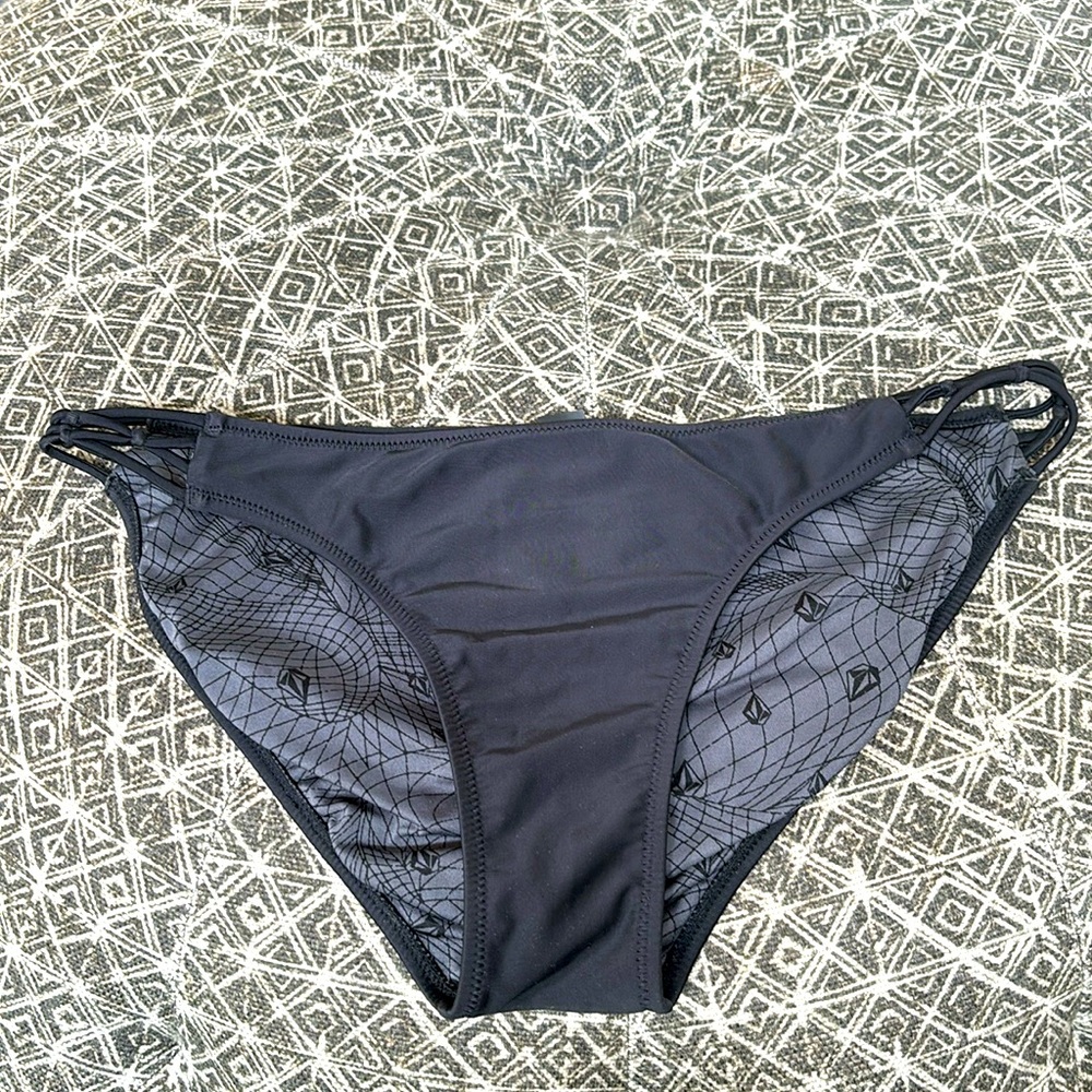 Volcom black  Bikini bottom, size large